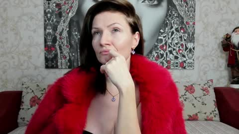 Snapshot of illegalbeauty87 chatting on 12/28/24, 02:01 Ingrid or more easier...Miss GoDDess Mistress online show from 12/28/24, 02:01
