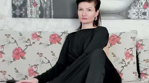 Snapshot of illegalbeauty87 chatting on 01/05/25, 01:56 Ingrid or more easier...Miss GoDDess Mistress online show from 01/05/25, 01:56