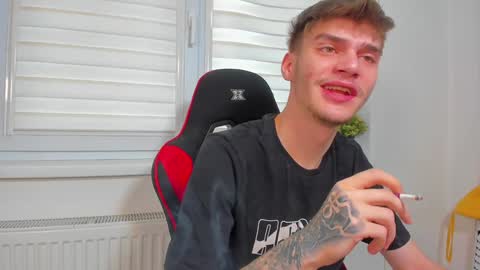 Snapshot of illusions888 chatting on 12/15/24, 11:34 D-Illusion online show from 12/15/24, 11:34