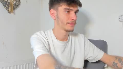 Snapshot of illusions888 chatting on 11/04/25, 08:35 D-Illusion online show from 11/04/25, 08:35