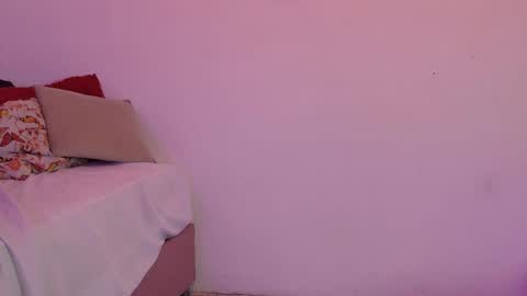 Snapshot of im_aurora_ chatting on 10/27/25, 07:07 aurora online show from 10/27/25, 07:07