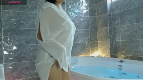 Snapshot of im_aurora_ chatting on 12/14/25, 09:08 aurora online show from 12/14/25, 09:08