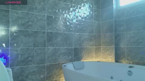 Snapshot of im_aurora_ chatting on 12/15/25, 09:08 aurora online show from 12/15/25, 09:08