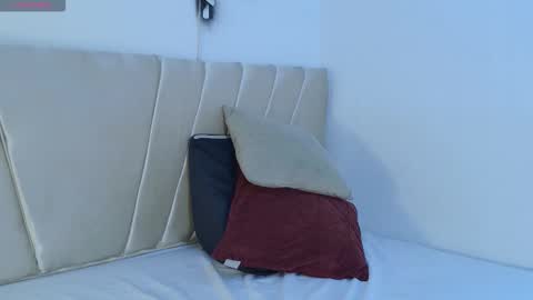 Snapshot of im_aurora_ chatting on 12/22/25, 07:44 aurora online show from 12/22/25, 07:44