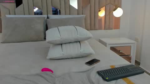 Caro   online show from 10/08/25, 04:21