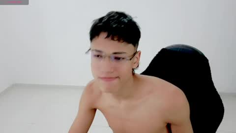 im_david01 online show from 04/13/26, 12:54