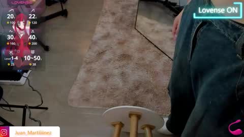 Snapshot of im_juaniito chatting on 10/13/25, 02:44  40 OFF TODAY online show from 10/13/25, 02:44