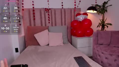 Luna Luxe online show from 02/15/26, 01:09