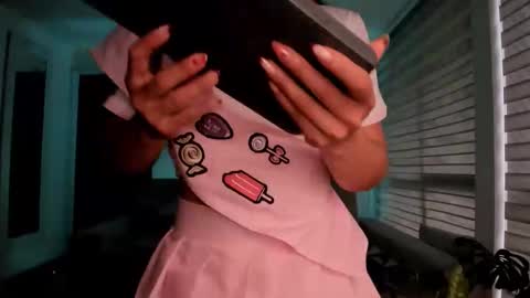 im_mariana online show from 10/04/25, 06:28