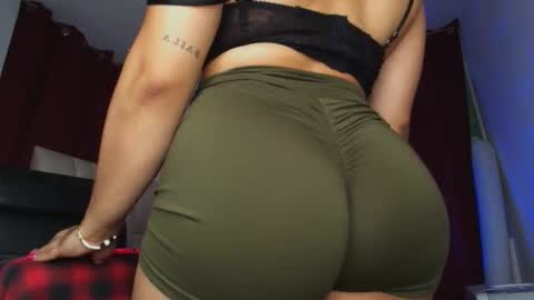 Mishell Martinez    INSTAGRAM im mishellbigass online show from 12/19/25, 11:06