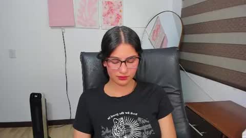 Snapshot of im_miia chatting on 06/25/26, 11:31 Mia online show from 06/25/26, 11:31