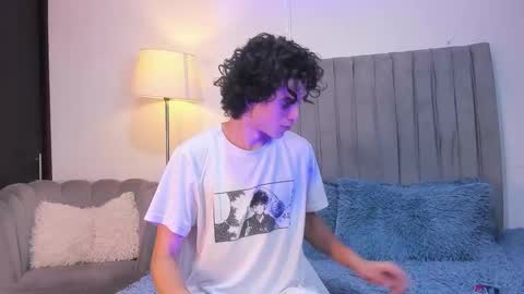 Perseo - Help me with 50 thumbs up online show from 12/14/25, 07:51