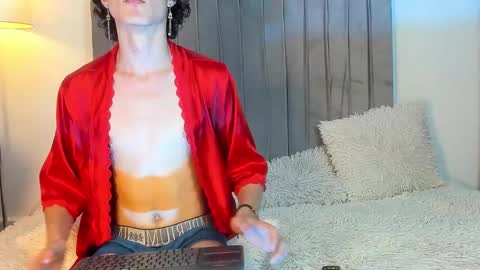 Perseo - Help me with 50 thumbs up online show from 12/16/25, 08:14