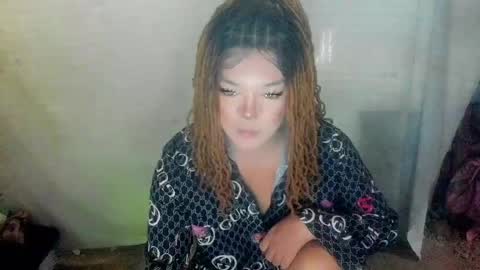 Snapshot of im_ur_hot_ella chatting on 07/27/26, 01:23 ella may online show from 07/27/26, 01:23