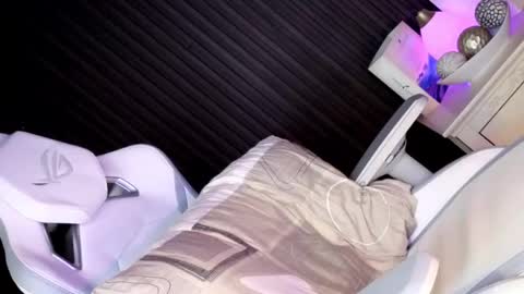 Candy Moore online show from 12/14/25, 09:47