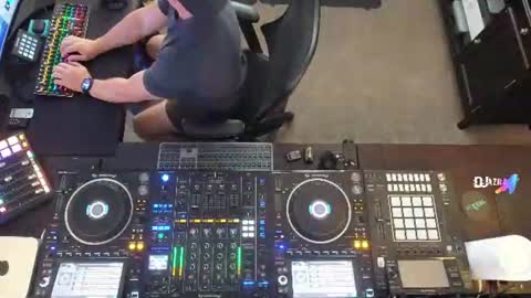 Snapshot of imdjazra chatting on 06/09/26, 01:28 DJ Azra online show from 06/09/26, 01:28