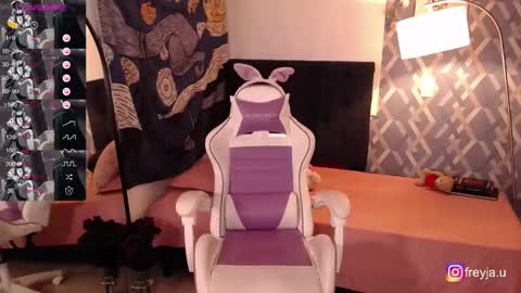 Snapshot of imfreyjau chatting on 02/09/25, 11:15 Freyja online show from 02/09/25, 11:15