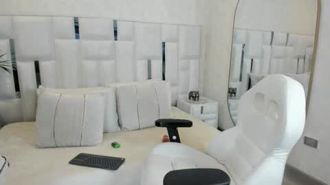 Krystall online show from 11/11/25, 08:31