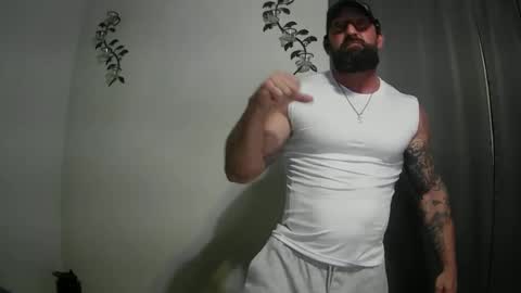Snapshot of imnewherelollol chatting on 09/23/25, 11:35 Majordadbod101 online show from 09/23/25, 11:35