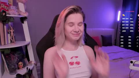 Mia online show from 04/04/26, 10:46