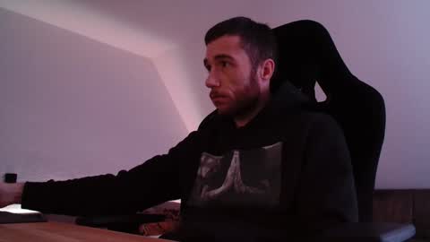 Flummi online show from 11/16/25, 01:22