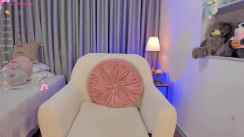 Sofia Guzman   Schedule 9 AM - 5 PM GMT-5 online show from 04/15/26, 07:54