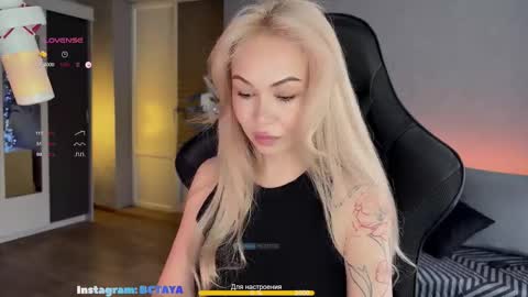 Taya online show from 10/14/25, 08:48