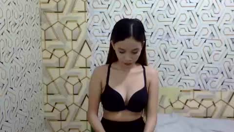Snapshot of imyourgirl_vanessa26 chatting on 08/02/26, 06:01 Im sad because im lonely wish help me here online show from 08/02/26, 06:01