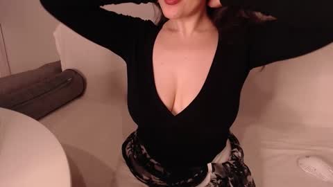 Lin online show from 11/24/25, 07:35