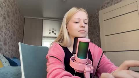 Lola online show from 02/17/26, 11:07