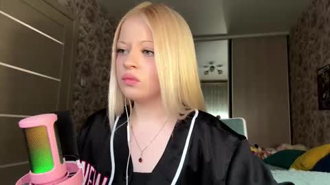 Lola online show from 03/08/26, 09:13