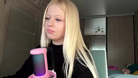 Lola online show from 03/10/26, 11:37