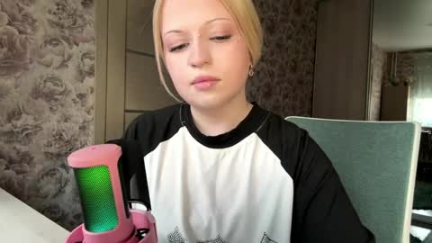 Lola online show from 03/27/26, 12:05