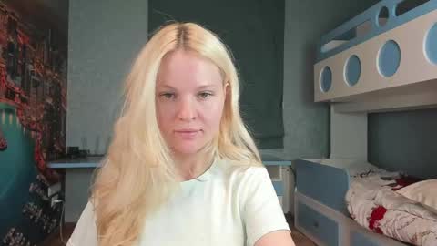 Snapshot of incredible__shell_ chatting on 04/28/26, 07:41 Masha online show from 04/28/26, 07:41