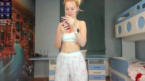 Snapshot of incredible__shell_ chatting on 05/03/26, 08:15 Masha online show from 05/03/26, 08:15