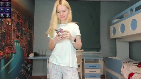 Snapshot of incredible__shell_ chatting on 05/10/26, 07:41 Masha online show from 05/10/26, 07:41