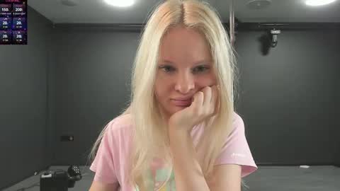 Snapshot of incredible__shell_ chatting on 05/18/26, 08:14 Masha online show from 05/18/26, 08:14