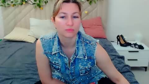 Snapshot of incredible_ariela chatting on 04/23/26, 11:31 incredible_ariela online show from 04/23/26, 11:31