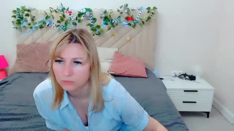 Snapshot of incredible_ariela chatting on 05/07/26, 11:48 incredible_ariela online show from 05/07/26, 11:48