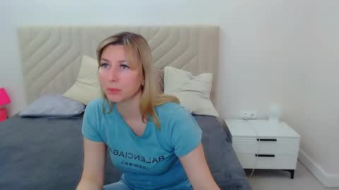 Snapshot of incredible_ariela chatting on 05/24/26, 12:10 incredible_ariela online show from 05/24/26, 12:10