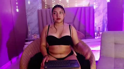 Snapshot of incredible_foxxy chatting on 06/25/26, 04:23 incredible_foxxy online show from 06/25/26, 04:23