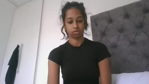 Snapshot of indanbella19 chatting on 04/18/26, 04:49 indanbella19 online show from 04/18/26, 04:49