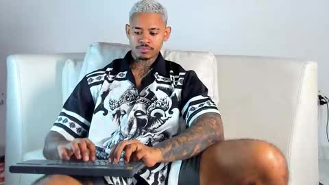 Snapshot of independent_project chatting on 02/01/26, 07:23 Jacobo online show from 02/01/26, 07:23