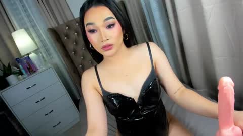 indestructabletrixie online show from 12/24/24, 04:40