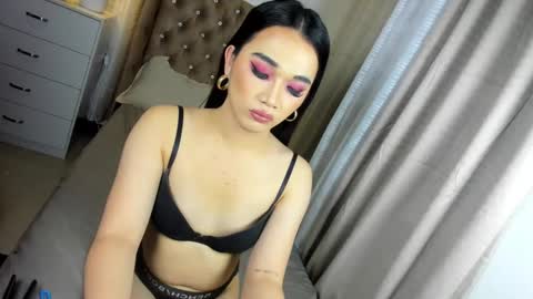 indestructabletrixie online show from 12/28/24, 02:21