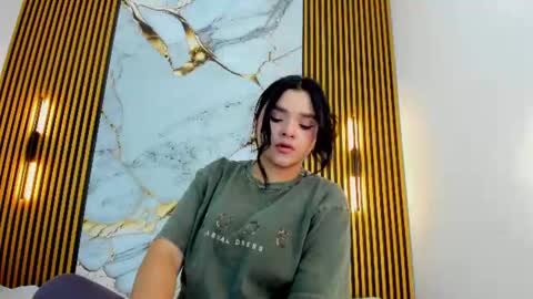 Snapshot of indi_catalina chatting on 06/30/26, 02:45 Indi Catalina online show from 06/30/26, 02:45