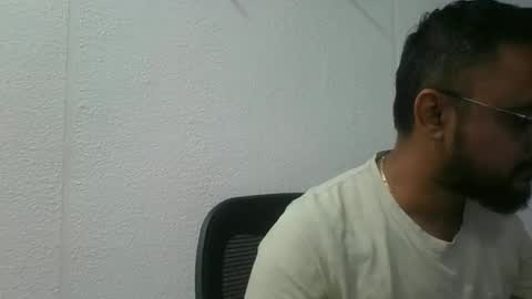 Snapshot of indian1433 chatting on 11/28/25, 04:26 indian1433 online show from 11/28/25, 04:26