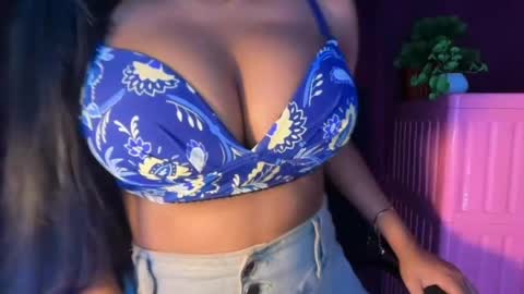 Raya  online show from 04/18/26, 07:58