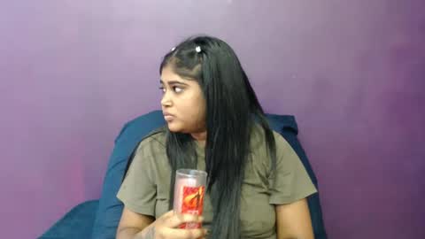 Snapshot of indian_rimmelx chatting on 01/28/25, 01:27 Melz online show from 01/28/25, 01:27