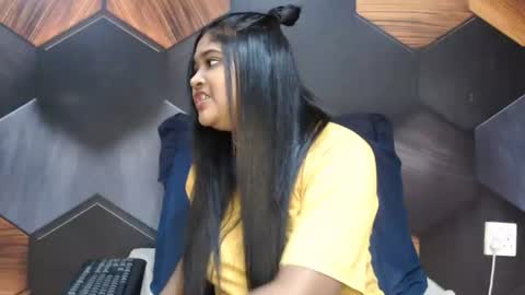 Snapshot of indian_rimmelx chatting on 07/13/26, 06:49 Melz online show from 07/13/26, 06:49